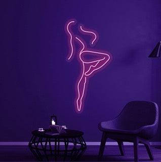 Neon Decorativo Morado figura femenina. Neon para centro estetico.